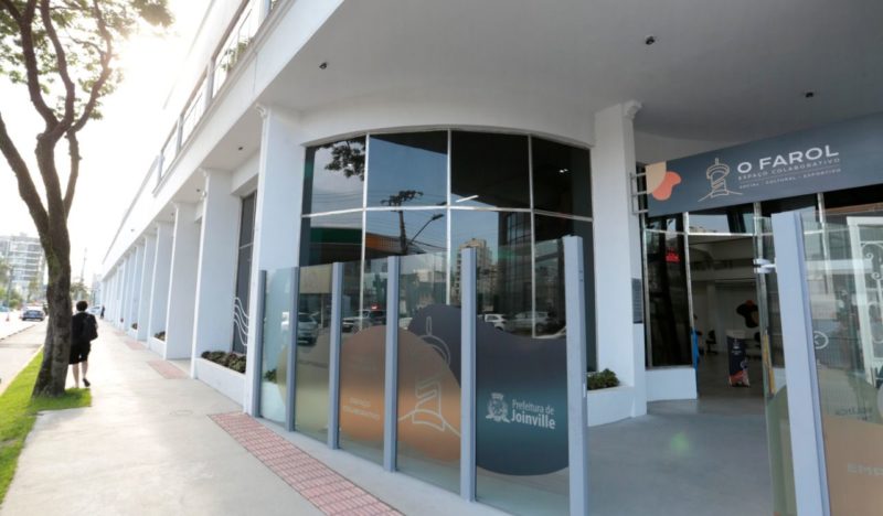 A foto mostra a fachada do local