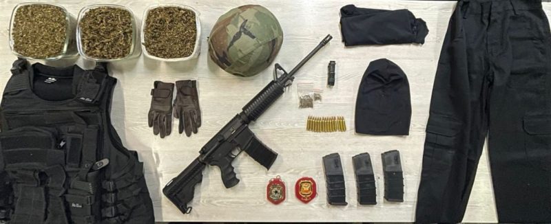 armas, munições, coletes a prova de bala foram apreendidos