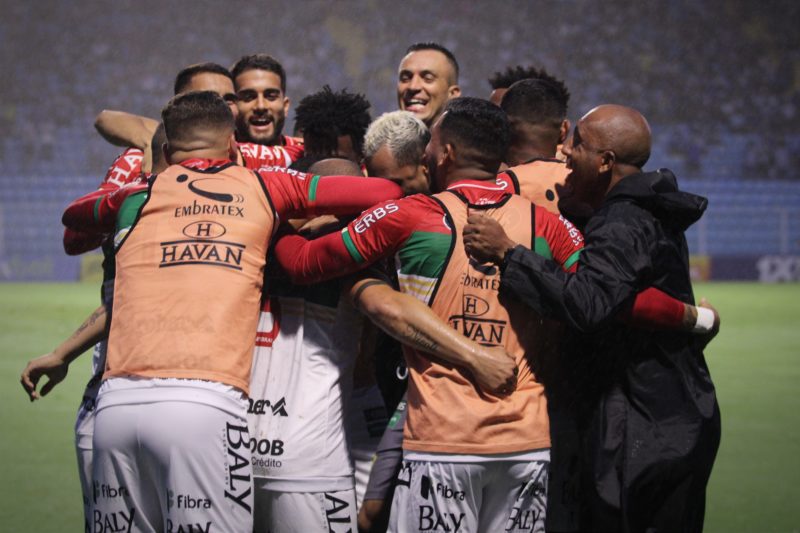 Jogadores do Brusque comemoram o gol de Fernandinho – Foto: Lucas Gabriel Cardoso/Brusque FC