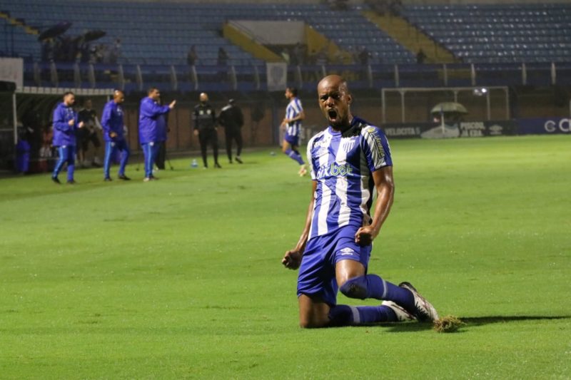 Copete comemora o gol de empate do Ava&iacute; – Foto: Frederico Tadeu/Ava&iacute; F.C