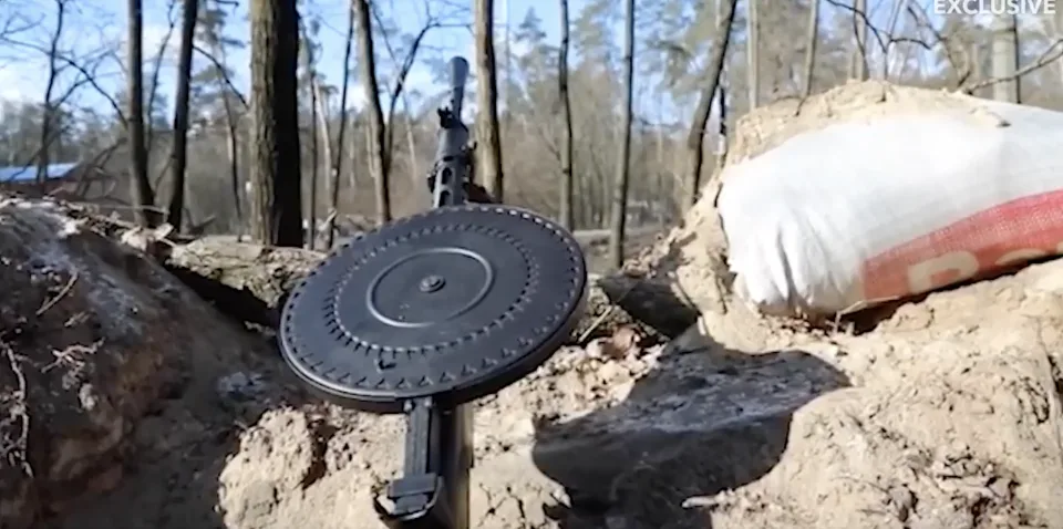 Metralhadora sovi&eacute;tica, modelo DP-28 Degtyaryov, usada na Segunda Guerra Mundial. – Foto: Reprodu&ccedil;&atilde;o/ND