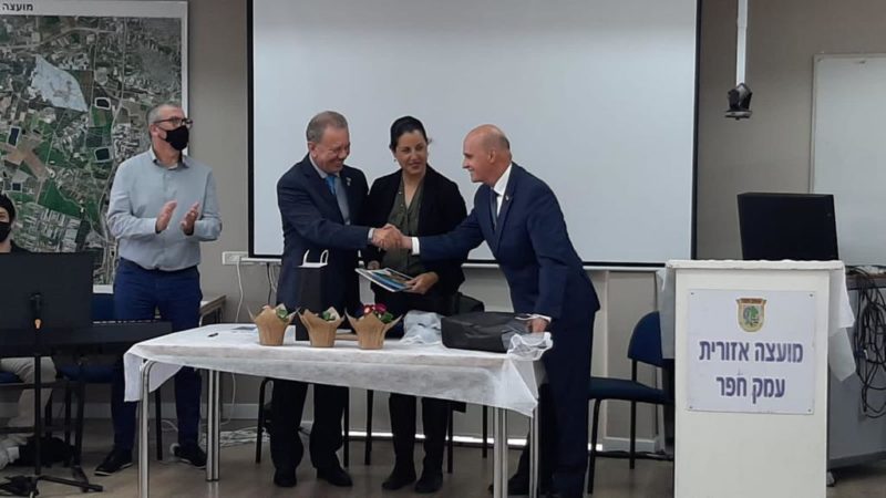 Prefeito de Tubar&atilde;o, Joares Ponticelli, firmou acordo com cidade de Israel para troca de experi&ecirc;ncias. – Foto: Divulga&ccedil;&atilde;o