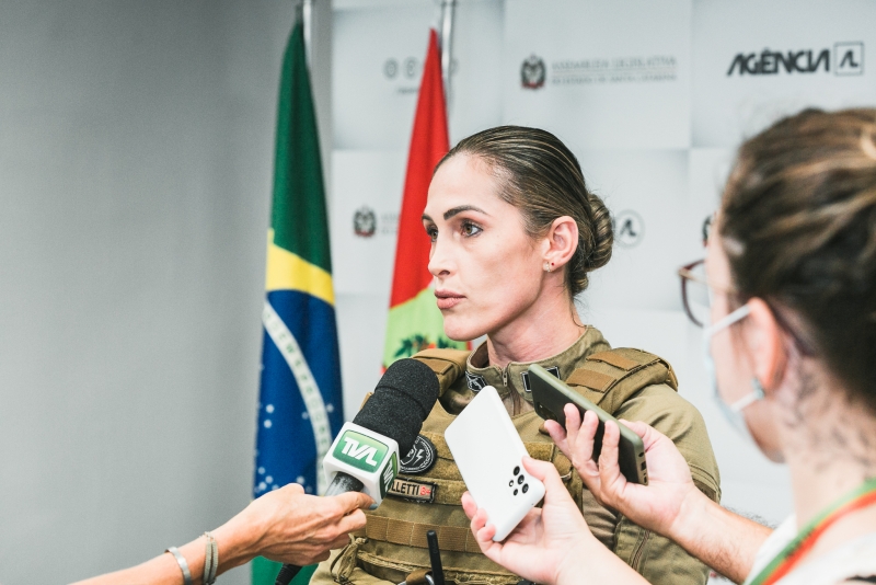 Soldado PM Fernanda Nicoletti Dalberto conseguiu impedir suic&iacute;dio de venezuelano – Foto: Bruno Colla&ccedil;o / AG&Ecirc;NCIA AL