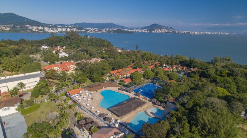 O Hotel possui uma infraestrutura completa e op&ccedil;&otilde;es de lazer para adultos e crian&ccedil;as – Foto: WeArt