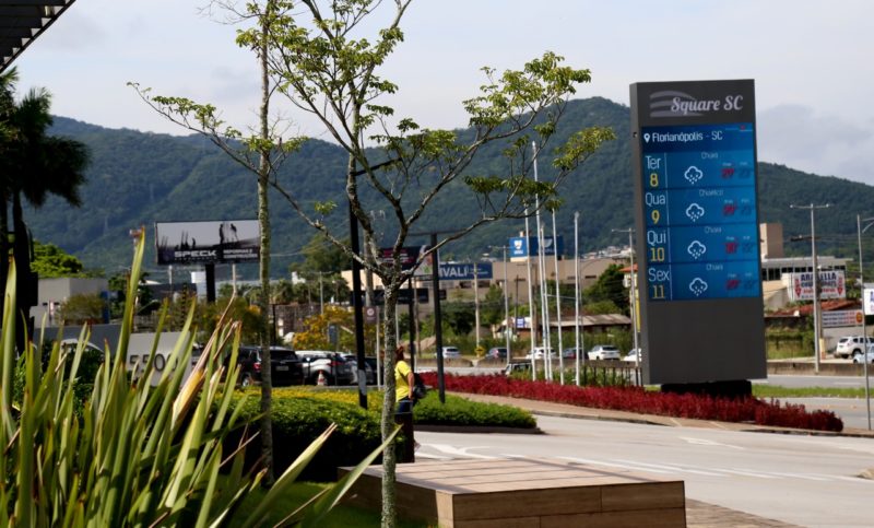 O empreendimento possui uma &aacute;rea total de mais de 154 mil m&sup2;. S&atilde;o 603 salas comerciais, mil vagas de estacionamento, al&eacute;m de heliponto&nbsp;– Foto: Square SC/Divulga&ccedil;&atilde;o