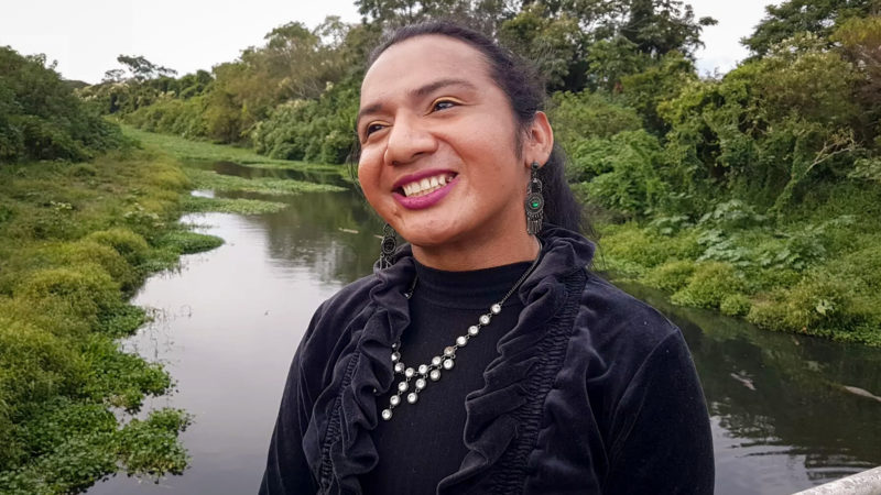 Orgulhosa das suas vivências, Drica atua para garantir igualdade às pessoas transexuais. &#8211; Foto: Mariana Passuello/ND