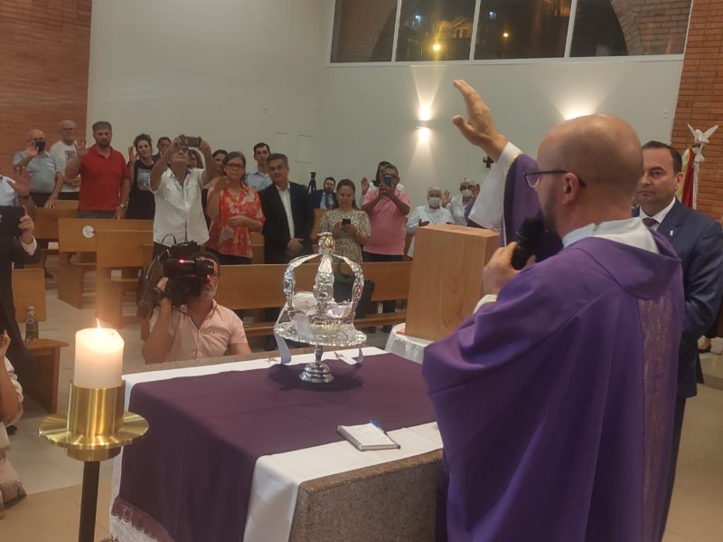 Paróquia de Florianópolis recebeu coroa do Divino Espírito Santo