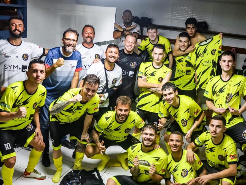 Foto da comemora&ccedil;&atilde;o no vesti&aacute;rio. Retorno em grande estilo do futsal da Capital no estadual – Foto: Apaff Floripa/divulga&ccedil;&atilde;o/ND