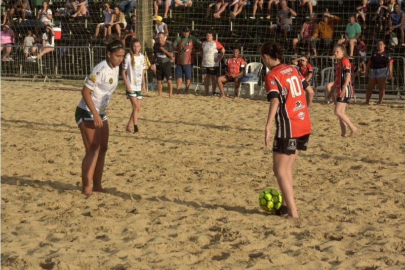 Enseada dominou as areias e faturou t&iacute;tulo no masculino e feminino – Foto: Divulga&ccedil;&atilde;o/ND