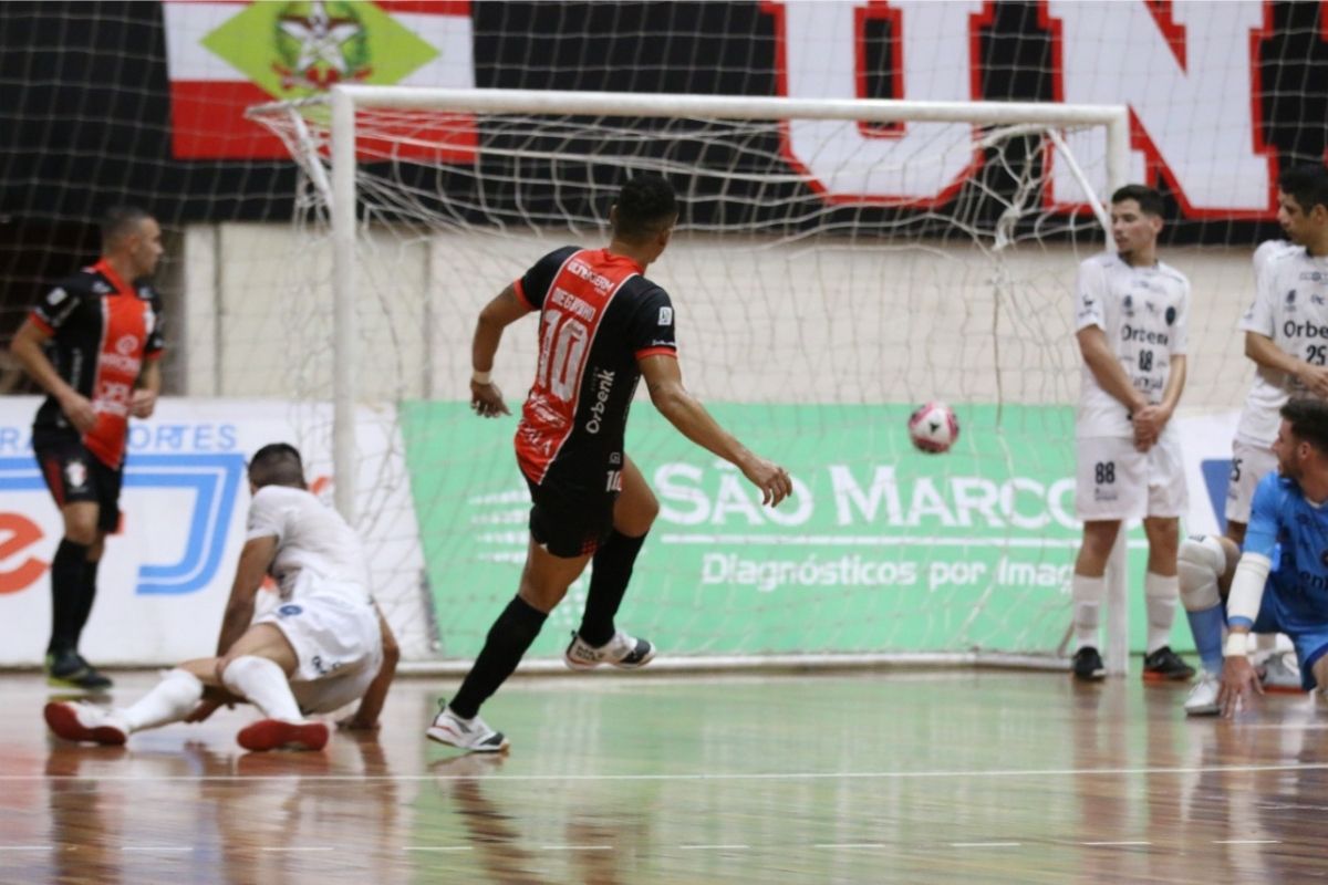 Com gols de Caio, Renatinho e Xuxa, JEC Futsal vence amistoso contra o  Carlos Barbosa, futsal