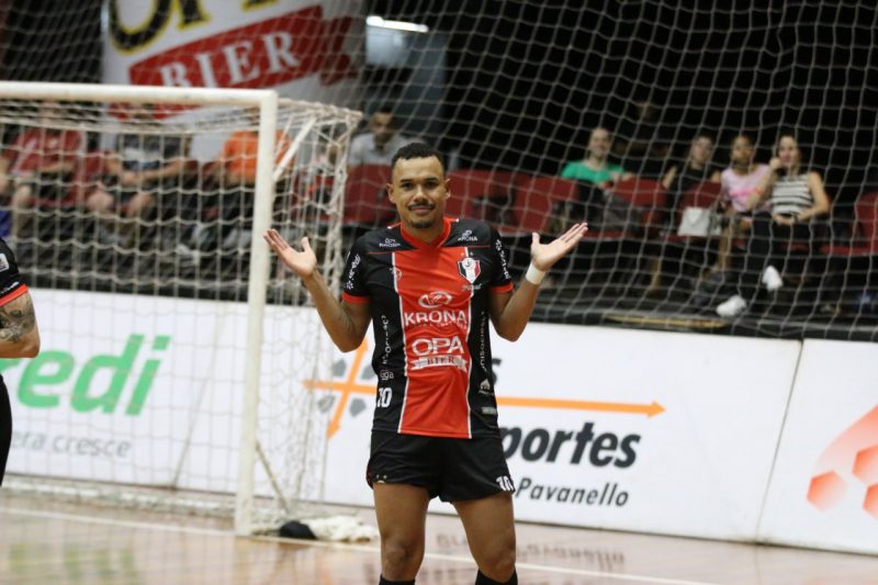 Foram 112 jogos e 107 gols com a camisa tricolor – Foto: Juliano Schmidt/JEC Futsal/Divulga&ccedil;&atilde;o/ND