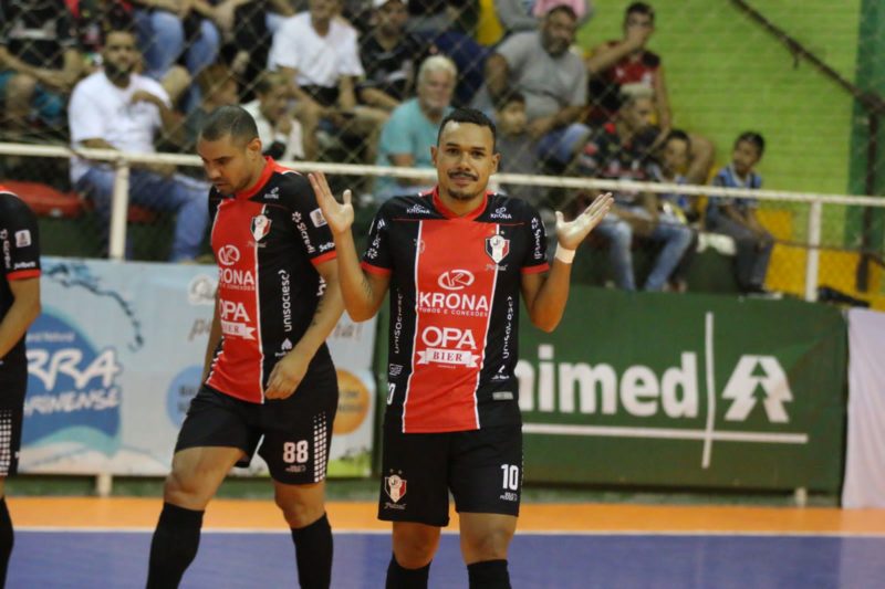 Depois do hat trick na estreia da Liga Nacional, Dieguinho marcou dois no primeiro jogo do Estadual – Foto: Juliano Schmidt/JEC Futsal/Divulga&ccedil;&atilde;o/ND