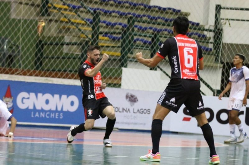Xuxa abriu o placar no jogo e fez o primeiro gol da Copa Gramado na noite desta ter&ccedil;a-feira (8) – Foto: Juliano Schmidt/JEC Futsal/Divulga&ccedil;&atilde;o/ND