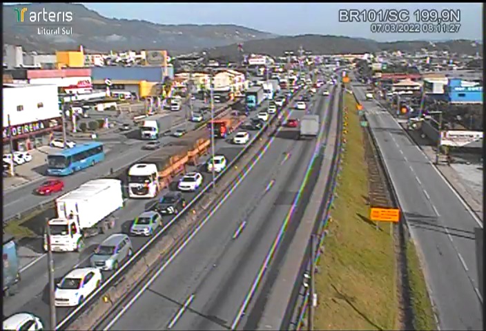 Acidente na BR-101 causa filas na manh&atilde; desta segunda-feira (7), em S&atilde;o Jos&eacute; – Foto: Arteris Litoral Sul/Divulga&ccedil;&atilde;o/ND