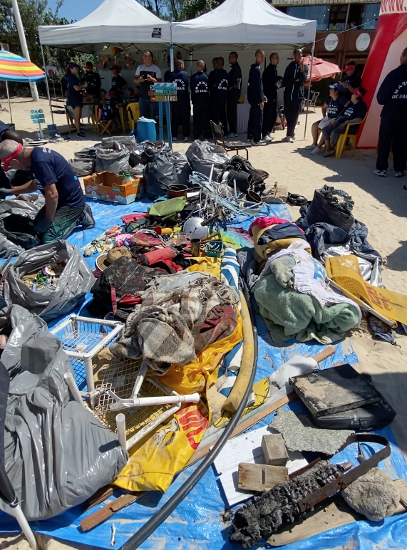 A&ccedil;&atilde;o do fim de semana retirou 2,5 toneladas de lixo da praia e da Ilha do Campeche – Foto: Divulga&ccedil;&atilde;o/ND