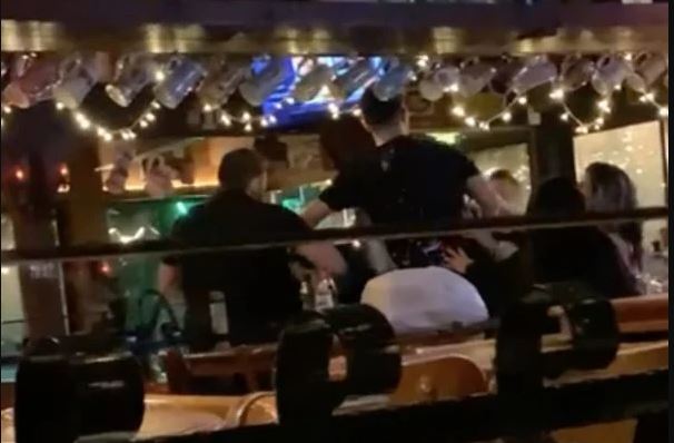 Pancadaria com equipe de Maraisa aconteceu em um bar de Porto Alegre, no RS, na &uacute;ltima quarta (23) – Foto: Reprodu&ccedil;&atilde;o