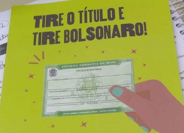 Campanha da Uni&atilde;o da Juventude Socialista incentiva jovens a tirar o titulo para “tirar Bolsonaro” – Foto: material contra Bolsonaro na escola