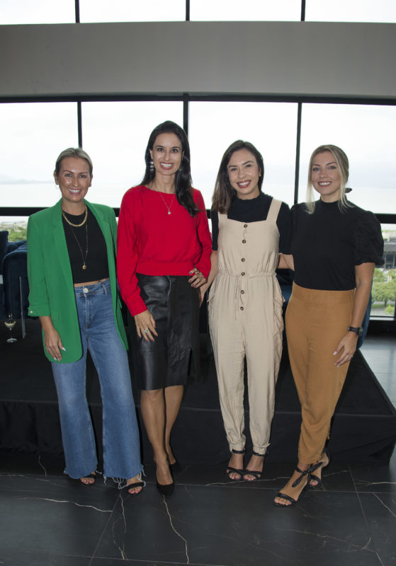 Bate-papo sobre planejamento financeiro e beleza sustentável reúne 50 mulheres em Floripa