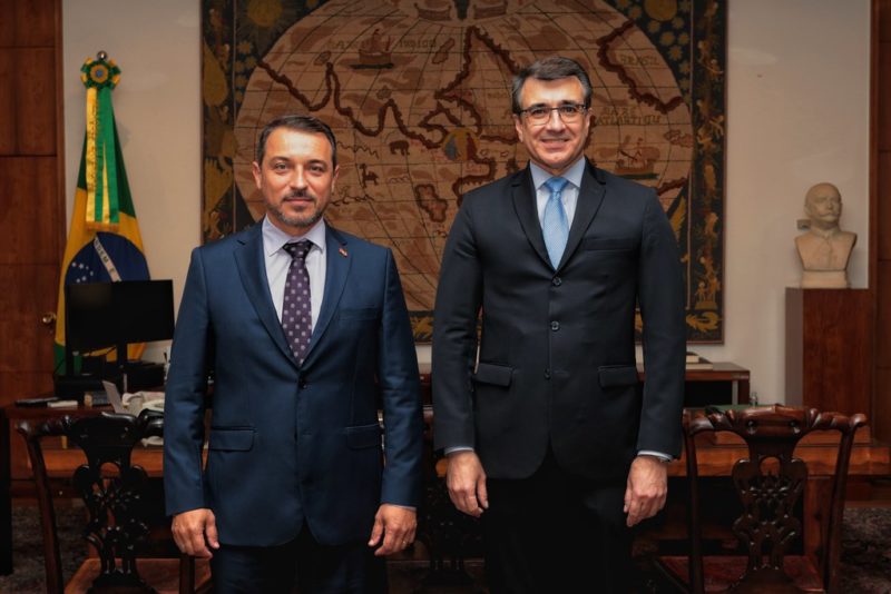 Governador Mois&eacute;s esteve nesta quarta-feira com o ministro das Rela&ccedil;&otilde;es Exteriores, Carlos Fran&ccedil;a – Foto: CRISTIANO ESTRELA/ND