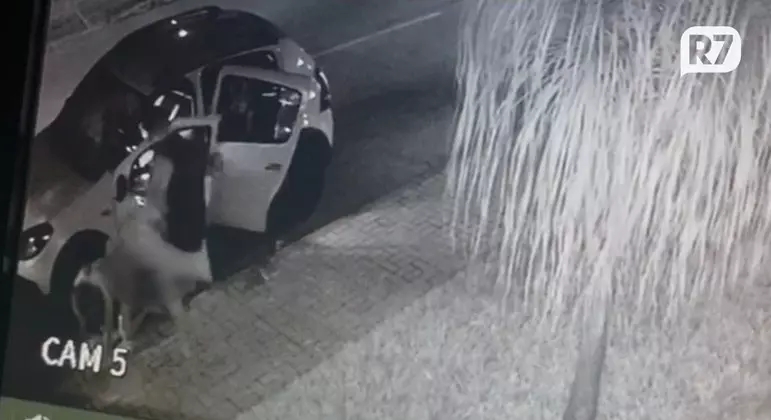 Imagens in&eacute;ditas mostram personal trainer espancando sem teto – Foto: Reprodu&ccedil;&atilde;o/ND