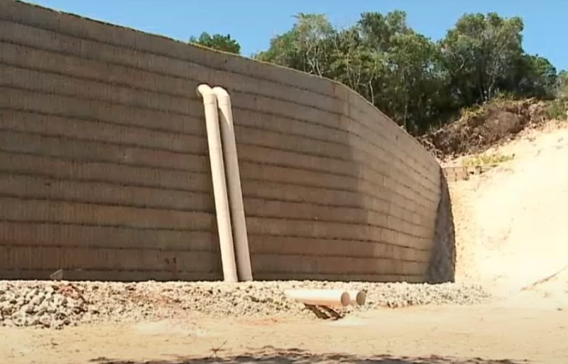 Muro de conten&ccedil;&atilde;o da lagoa artificial da Casan &eacute; finalizado na Lagoa da Concei&ccedil;&atilde;o – Foto: Reprodu&ccedil;&atilde;o/NDTV RecordTV