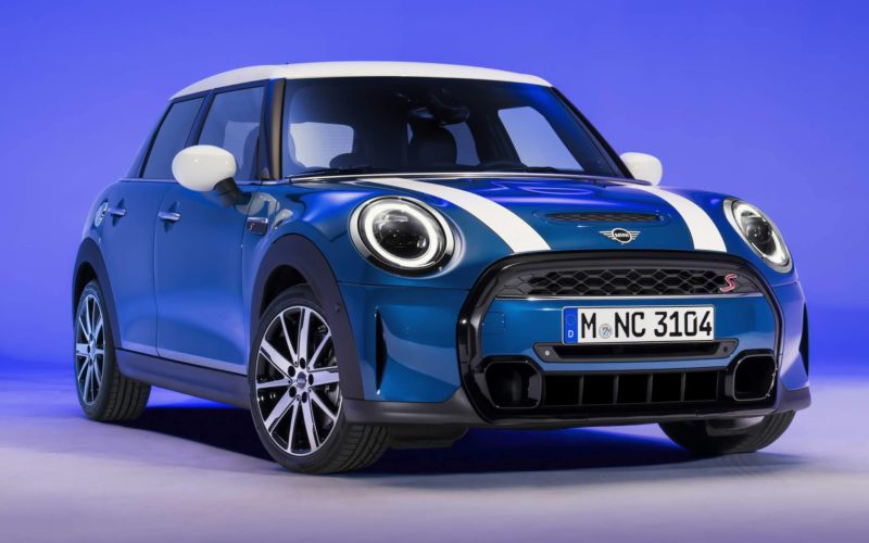 Vers&atilde;o 2022 do Mini 5 portas tem pre&ccedil;o estimado em R$ 239 mil – Foto: Bernhard Filser/ BMW/ND