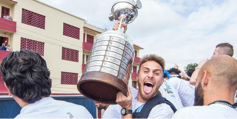 Bressan comemora t&iacute;tulo conquistado em 2017 – Foto: Gr&ecirc;mio/Divulga&ccedil;&atilde;o/ND