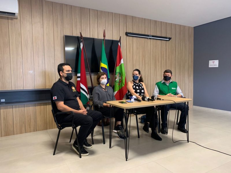 Em coletiva, nesta ter&ccedil;a-feira (15), autoridades deram detalhes da opera&ccedil;&atilde;o Libertas, em Crici&uacute;ma – Foto: Vin&iacute;cius Sieglitz/NDTV