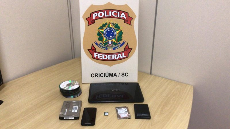Opera&ccedil;&atilde;o aprendeu equipamentos supostamente utilizados para compartilhamento de pornografia infantil – Foto: Divulga&ccedil;&atilde;o/PF/ND