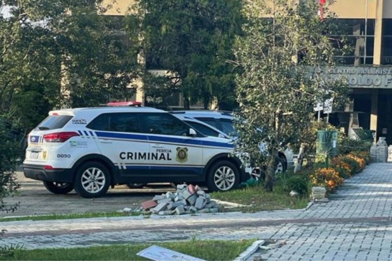 Gaeco na sede da prefeitura de Canoinhas, na manh&atilde; de ter&ccedil;a-feira (29) – Foto: Portal Jmais