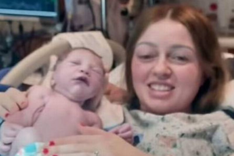 Bethany Collins compartilhou a experi&ecirc;ncia no Tik Tok ap&oacute;s o parto da filha Phoebe – Foto: Reprodu&ccedil;&atilde;o/TikTok