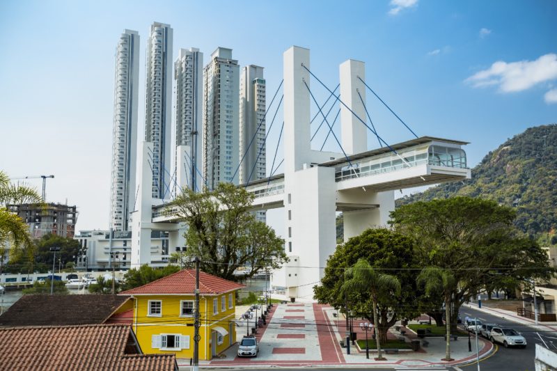 Passarela da Barra – Foto: Power Produtora/Prefeitura Municipal de Balne&aacute;rio Cambori&uacute;/Divulga&ccedil;&atilde;o