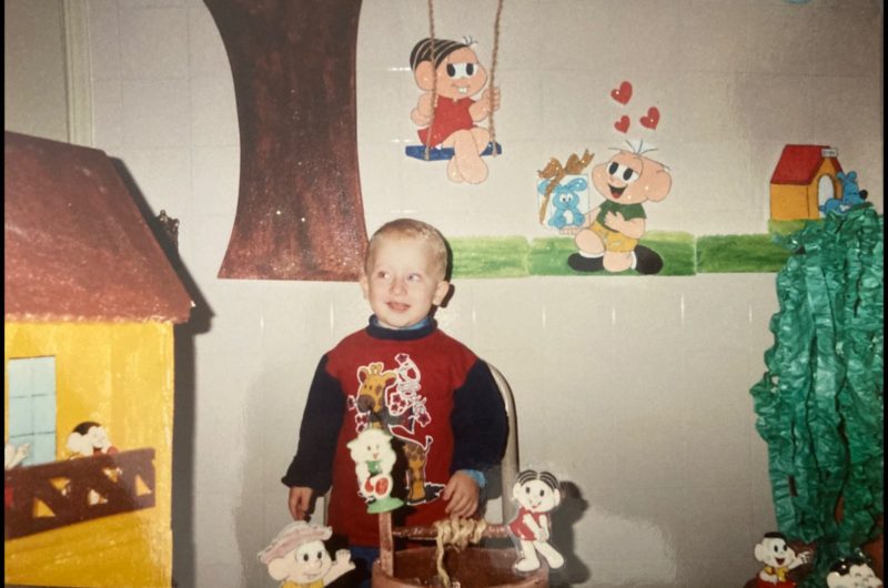 Desde cedo Pedro j&aacute; demonstrava interesse pela Turma da M&ocirc;nica – Foto: Pedro Correa/Arquivo pessoal/ND