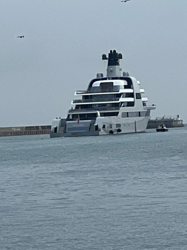 L&aacute; vai o Russo para lugar ignorado – Foto: Amauri Jr.