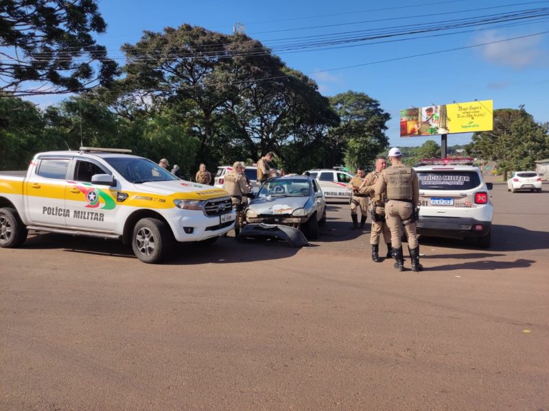 Tr&ecirc;s suspeitos foram presos pela PMRv – Foto: PMRv/ND