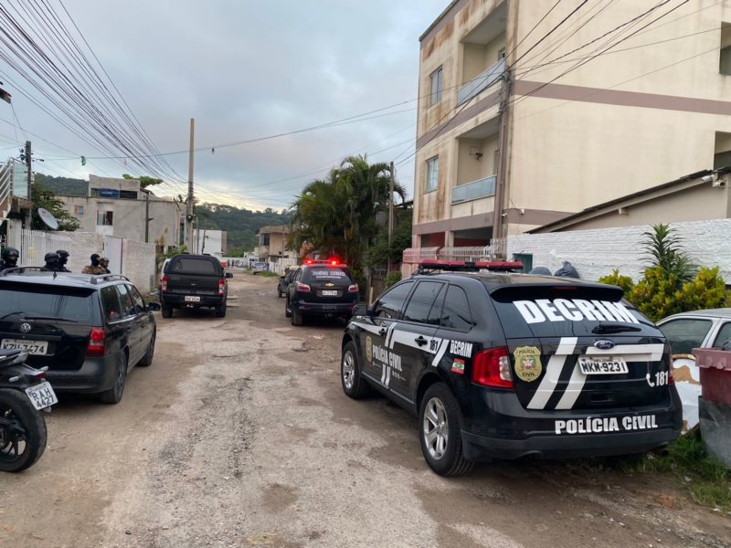 A a&ccedil;&atilde;o policial ocorreu na regi&atilde;o do bairro Ingleses, Norte da Ilha de Santa Catarina, nas proximidades da comunidade conhecida como &ldquo;Lajotinha&rdquo; – Foto: Pol&iacute;cia Civil/Divulga&ccedil;&atilde;o/ND