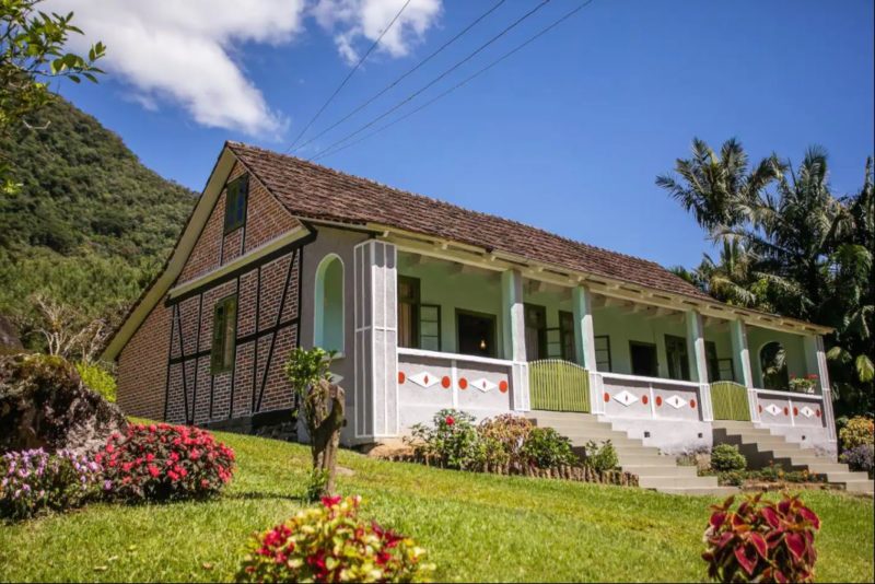 Casa enxaimel est&aacute; dentro da Rota Enxaimel, pr&oacute;xima do Centro da cidade – Foto: Reprodu&ccedil;&atilde;o/Internet