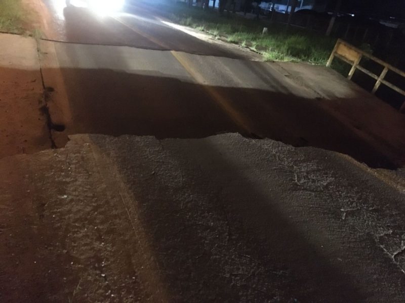 Ponte sobre o Rio das Pedras, em I&ccedil;ara, cedeu nesta ter&ccedil;a-feira (8) – Foto: Divulga&ccedil;&atilde;o/ND