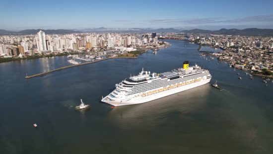 Quatro navios fazem operação histórica após quase 15 anos no Porto de Itajaí; entenda