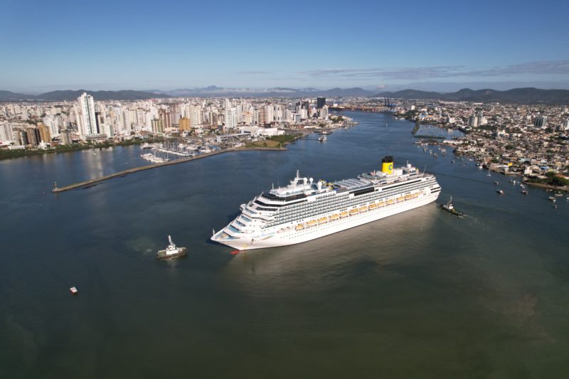 Porto de Itajaí tem dia histórico com retomada de cruzeiros, navios com veículos e ocupação simultânea dos quatro berços &#8211; Foto: Secom Itajaí/Divulgação