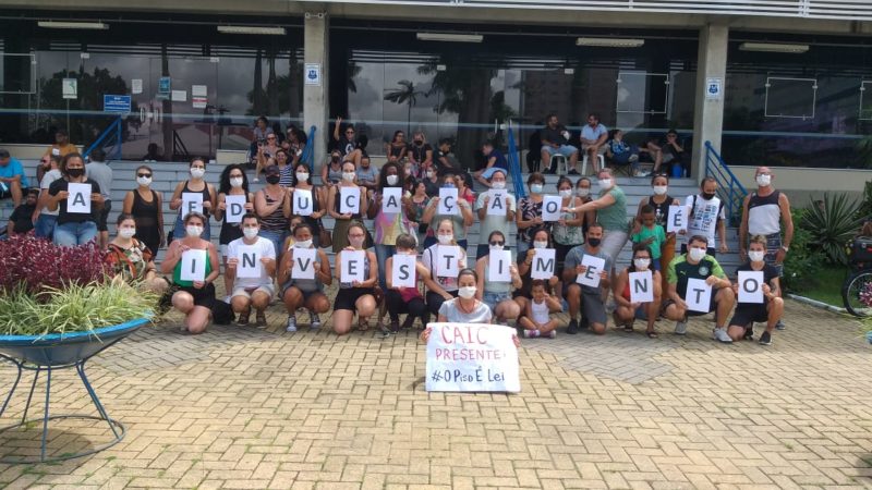 Movimenta&ccedil;&atilde;o de servidores em frente a entrada principal da prefeitura – Foto: Reprodu&ccedil;&atilde;o/Redes Sociais/ND