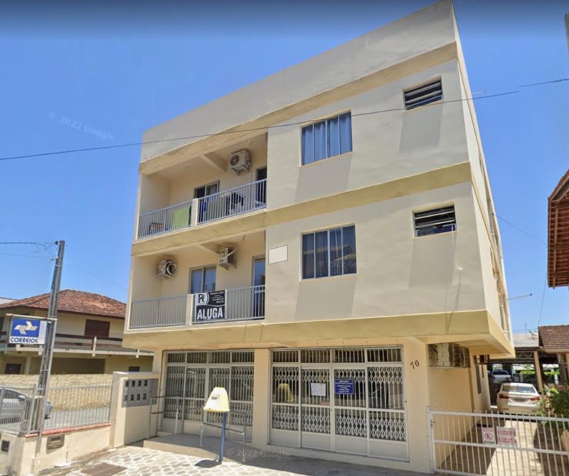 A imagem mostra a fachada da agência dos correios