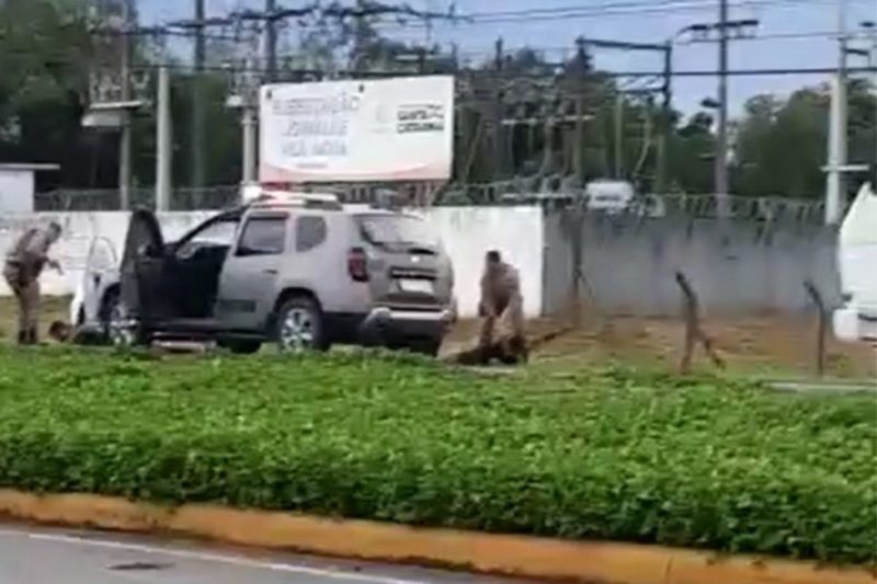 Ap&oacute;s roubo em Guaramirim, trio &eacute; preso no bairro Vila Nova, em Joinville – Foto: Reprodu&ccedil;&atilde;o/Internet