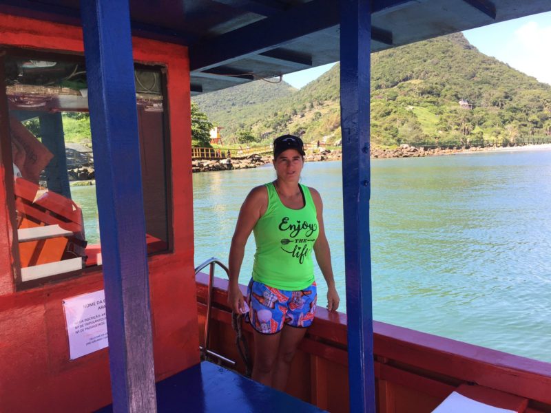 Josi tem 36 anos e &eacute; pescadora desde os 18 anos, sendo a 5&ordm; gera&ccedil;&atilde;o da sua fam&iacute;lia – Foto: Julia de Araujo/ND