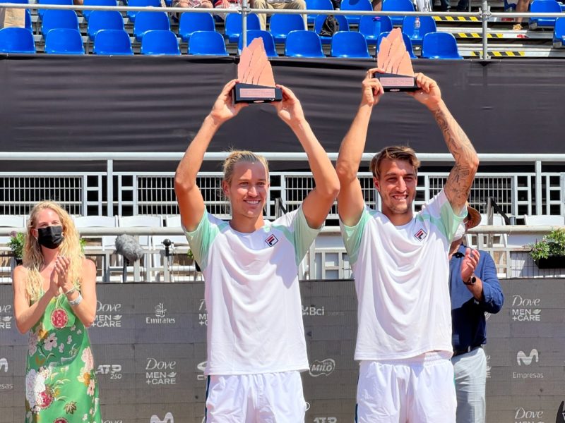 Rafael e o parceiro Felipe comemoram a conquista em Santiago – Foto: Chile Open Rydell/Divulga&ccedil;&atilde;o/ND