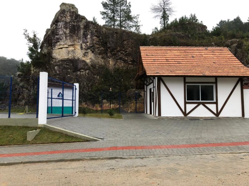 O Marco Legal determina que, at&eacute; 2033, 99% da popula&ccedil;&atilde;o deve ter acesso &agrave; &aacute;gua pot&aacute;vel, e 90% a tratamento e coleta de esgoto – Foto: Casan/Divulga&ccedil;&atilde;o