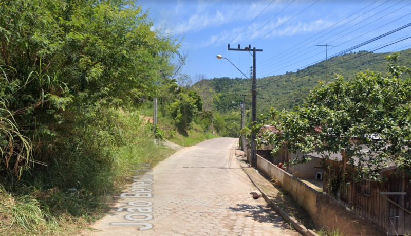 Rua em Bigua&ccedil;u onde o carro de Claudionor foi encontrado. O desaparecido n&atilde;o foi visto no local. – Foto: Reprodu&ccedil;&atilde;o/Google/Divulga&ccedil;&atilde;o/ND