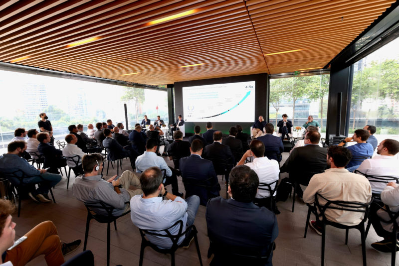 Grupo de representantes de membros da Série A e B participam de reunião 