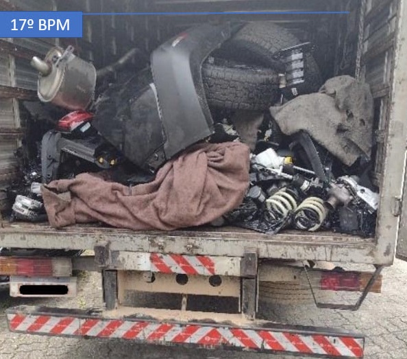 Caminhão com as peças roubadas