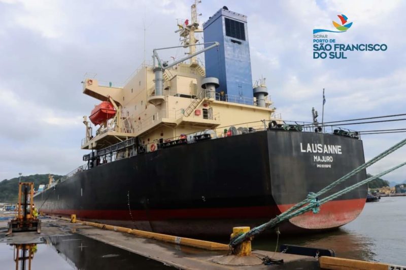Um dos maiores navios de fertilizantes do mundo atracou no Porto de S&atilde;o Francisco do Sul. – Foto: Divulga&ccedil;&atilde;o ND